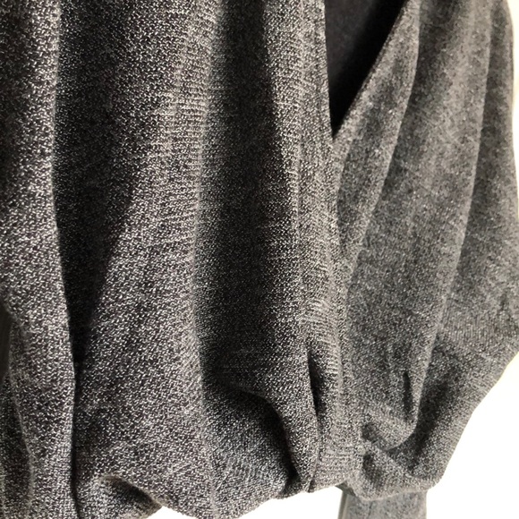 NEW 3/4 Sleeve Crop Top - Picture 3 of 4